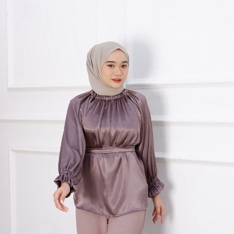 ✅LD 120 cm ✅Pj lengan 60 cm ✅Pj baju 60 cm ✅Bahan Credenza ✅(Bahan jatuh, ringan, adem, lembut, mewah, dan unik) Blouse Silk, Fashion Tops Blouse, Tops Blouse, Fashion Tops, Silk Blouse, Credenza, Top Blouse, Ootd, Silk