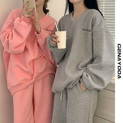 Tracksuit Streetwear, Mode Shoes, Korean Outfit Street Styles, Pajama Fashion, Mode Chanel, Stylish Hoodies, Fashion Top Outfits, Korean Casual Outfits, Kawaii Fashion Outfits