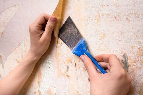 Remove Wallpaper Glue, Painting Over Wallpaper, Removing Old Wallpaper, Remove Wallpaper, Cleaning Painted Walls, Glass Cooktop, Deep Cleaning Tips, Simple Life Hacks, Plaster Walls