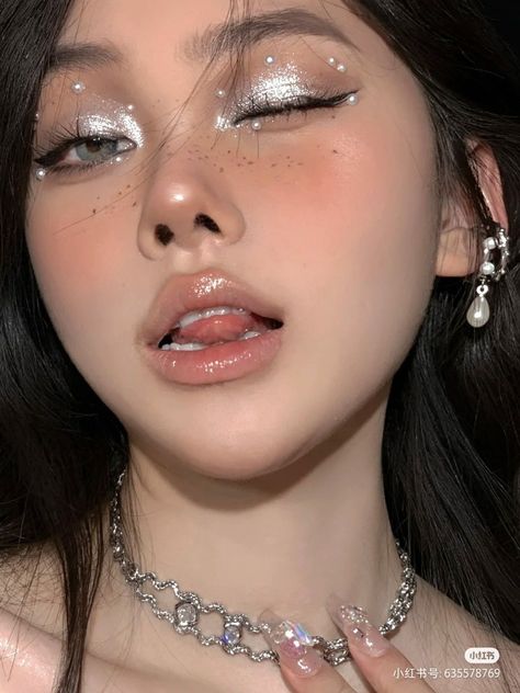 Prom Makeup Looks Rhinestones, Asian Fairy Makeup, Makeup 2025 Trends, Silver Eye Makeup Look, Pearly Makeup Look, Moon Makeup Aesthetic, Makeup With Beads, Mermaid Pearl Makeup, White Pearl Makeup