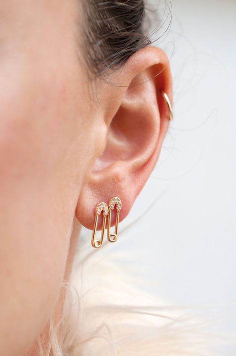 Earring Layering, Layering Earrings, Safety Pin Earring, Punk Rock Jewelry, Pin Earrings, Safety Pin Earrings, Gold Pin, Earring Gold, Pinterest Closet