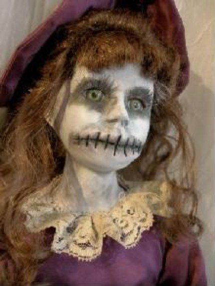 Here's how to create a creeped out Halloween doll on the cheap. Creepy Doll Halloween, Creepy Baby Dolls, Zombie Dolls, Creepy Doll, Scary Dolls, Haunted Dolls, Halloween Doll, Very Scary, Creepy Halloween