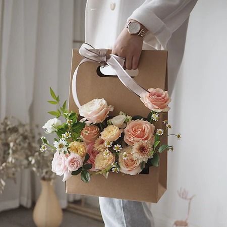 Flower Wrap, Flower Gift Boxes & Bags | Quality Supplies – Floral Supplies Store Flower Bouquet Boxes, Single Flower Bouquet, Flower Bags, Cheap Gift Bags, Bouquet Bag, Rose Flower Arrangements, Bouquet Box, Flower Box Gift, Flower Gift Ideas