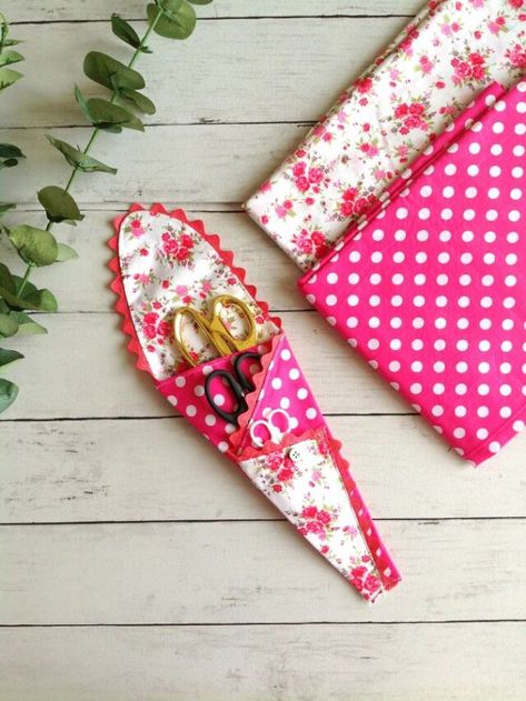 Scissor Case Tutorial, Scissor Case Pattern, Scissors Holder, Bunting Tutorial, Sewing Piping, Sewing Handbag, Quilted Projects, Scissor Holders, Walker Bag