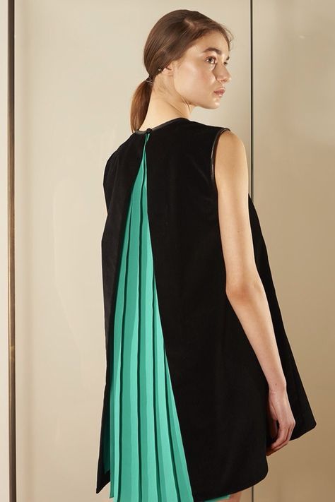 Vionnet Pre-Fall 2015 Pleats Fashion, Fall 2015 Style, Vestido Casual, Vogue Runway, 2015 Fashion, Fall 2015, Pre Fall, Fashion Details, Sewing Dresses