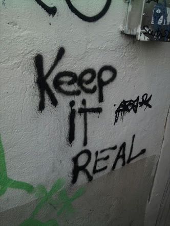 Grafitti Quotes Street Art Messages, Keep It Real Tattoo, Graffiti Poetry, Inspirational Graffiti, Vogue Quotes, Pictures With Words, Street Art Quotes, Chris Jackson, Graffiti Quotes