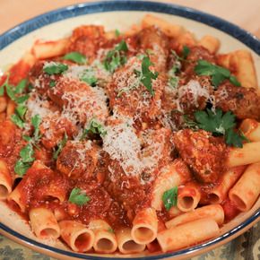 Try Ragu alla Clemenza! You'll just need 8 ounces Ground Pork, 8 ounces Ground Veal, 1 1/2 pound Hot Italian Sauage in casing, 3 tablespoon Extra-Virgin... Mario Batali Recipes, Meat Business, Ragu Pasta Sauce, The Chew Recipes, Beef Ragu, Winter Meals, Mario Batali, Savory Food, Short Rib