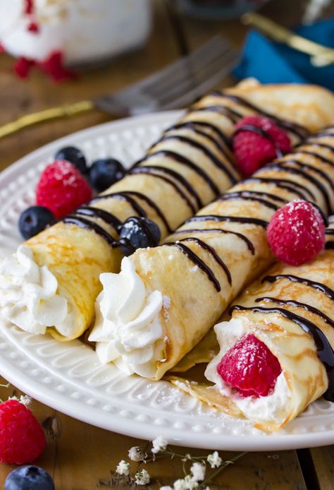 Crepes recipe filled with whipped cream and topped with berries, powdered sugar, and chocolate Crepe Recipe Filling, Recipe For Crepes, Recipe Crepes, Crêpe Recipe, French Crepe Recipe, Sugar Spun Run, Crepes Recipe, Sweet Crepes, Recipes With Whipping Cream