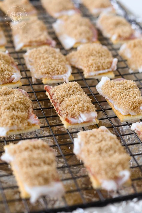 Club crackers with bacon and brown sugar Bacon Snacks Easy, Crackers And Bacon Appetizers, Bacon And Crackers, Cracker And Bacon Appetizer, Bacon On Club Crackers, Club Cracker Bacon Appetizer, Small Relish Tray Ideas, Twisted Bacon Recipe, Sweet Bacon Crackers