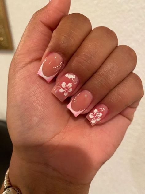 Nail Ideas For Birthday Short, Nail Inspo For Holiday, Pink Nail Designs Flowers, Short Nails For Summer 2024, Summer Nails 2024 Coffin, Nails Inspo 2024 Short, Nail Inspo Trendy Short, Nail Inspo 2024 Square, Summery Nails Aesthetic