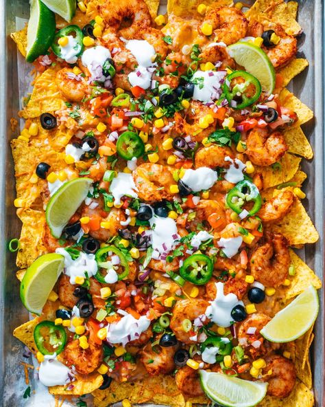 Seafood Nachos Recipe, Juicy Seafood, Nachos Supreme Recipe, Seafood Nachos, Shrimp Nachos, Shrimp Snacks, Dinner Shrimp, Bean Nachos, Nacho Toppings