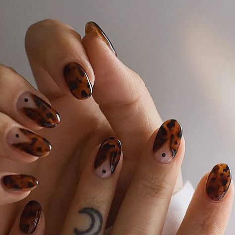 SAY YES NAILS | Char on Instagram: "Who's ready for tortie season?  Always a favourite of mine to do! 🧡🧡🖤🖤" Torti Nails Design, Funky Fall Nail Designs, Edgy Fall Nails, Tortishell Nails Design, Tortie Nails, Natural Acrylic, Natural Acrylic Nails, Cute Nail Polish, La Nails