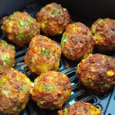 Jalapeño Popper Sausage Balls (Keto) – Indigo Nili Sausage Balls Keto, Indigo Nili, Green Pepper Recipes, Shrimp Balls, Bariatric Eating, Protein Bread, Sausage Balls, Jalapeno Popper, Bread Mix