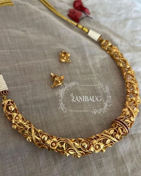 Antique Hasli Necklace From 'Ranibaug' • South India Jewels Hasli Necklace Gold, Hasli Necklace, Quirky Jewelry, Elephant Necklace, Antique Necklace, South India, Indian Jewellery, Antique Jewellery, Ear Studs