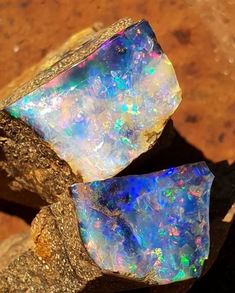 Outback Queensland, Rock And Minerals, Crystal Aesthetic, Rainbow Opal, Pretty Rocks, Rock Chic, Mineral Stone, Rainbow Cake, Minerals And Gemstones