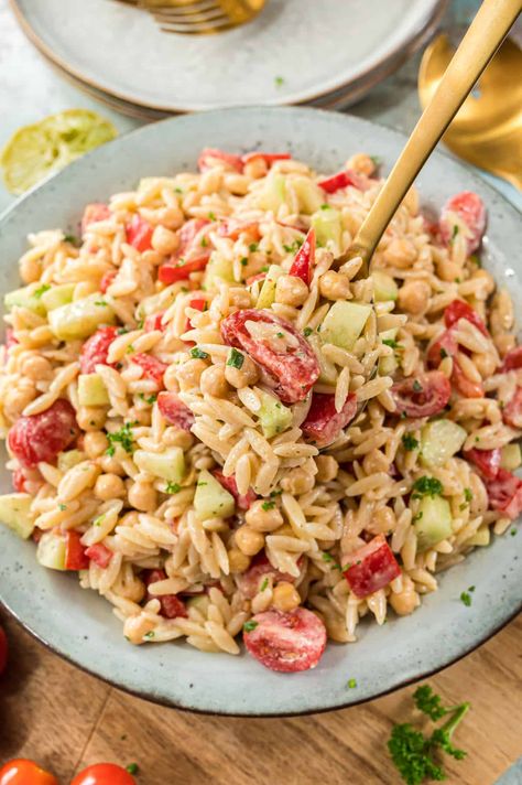 Orzo Salat, Fresh Salad Recipes, Healthy Recipies, Healthy Food Motivation, Cooking Basics, Fair Food Recipes, Eat Smart, Easy Salad Recipes, Salad Dressing Recipes