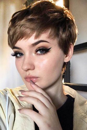 Dark Hairstyles, Blond Pixie, Blonde Shades, Modern Short Hairstyles, Neutral Blonde, Short Dark Hair, Cute Short Haircuts, Pixie Hair, Pixie Haircuts