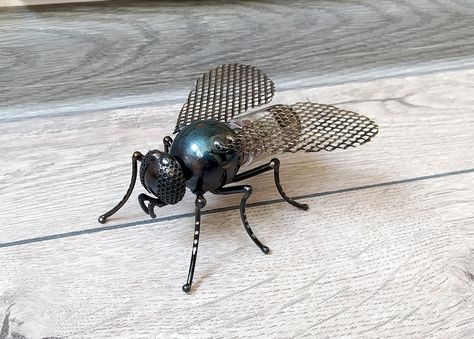 Fly Sculpture, Metal Insects, Metal Sculpture Art, Steampunk Kunst, Filament Lamp, Bbq Grill Design, Metal Figurines, Metal Garden Art, Unique Sculptures