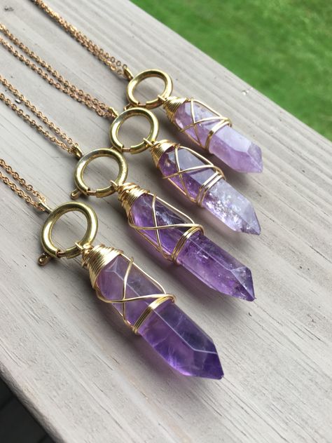 Vicky Donovan, قلادات متدلية, Crystal Vibes, Crystal Aesthetic, Necklace Amethyst, Amethyst Healing, Amethyst Point, Magical Jewelry, Vintage Spring