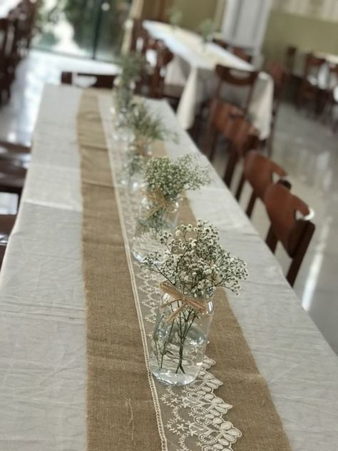 Picnic Table Wedding Decorations, Comunion Table Ideas Decoration, Krizma Decor, Newlyweds Table Decor Wedding, Earthy Party Theme, Simple Party Table Decor, Baptism Decorations Table, Burlap Table Decor, Baptism Table Decor