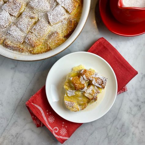 Strawberry Crumb Cake, Brioche Bread Pudding, Savory Bread Puddings, Brioche Recipe, Custard Pudding, Ina Garten Recipes, Vanilla Recipes, Strawberry Season, Strawberry Muffins