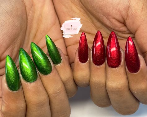 Green And Red Nails Ideas, Green And Red Glitter Nails, Green And Red Candy Cane Nails, Christmas Nails Green And Silver, Green And Red Chrome Nails, Red And Green Chrome Christmas Nails, Red Crome Nails Design, Red And Green Nails Acrylic, Red And Green Chrome Nails