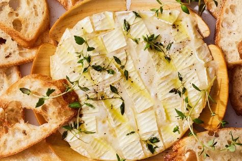 Thyme and Garlic Baked Camembert Baked Camembert, Friendsgiving Food, Whats Gaby Cooking, Christmas Side Dishes, New Years Eve Food, Holiday Appetizers Recipes, Festive Appetizers, Turkey Recipes Thanksgiving, Holiday Appetizers