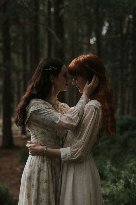 Cottagecore Lesbian Wedding, Vintage Forest Wedding, Wlw Photoshoot, Gunne Sax Dress Vintage 70s, Scotland Forest, Gunne Sax Wedding Dress, Forest Elopement, Cairngorms National Park, Vintage Forest