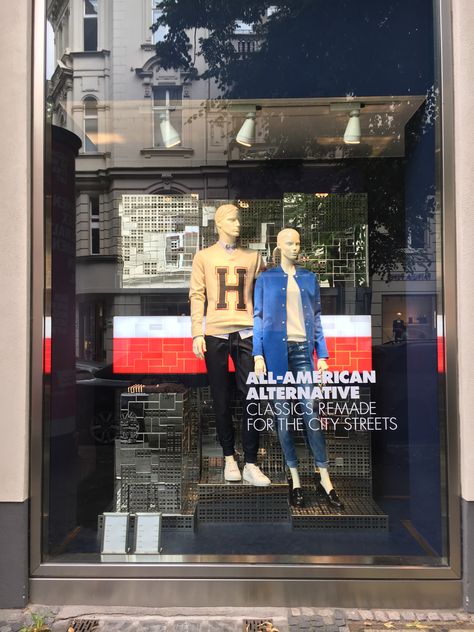 Tommy Hilfiger Retail Windows, Fall'17. Denim Window Display, Visual Merchandiser, Tommy Hilfiger Store, Retail Windows, Color Theme, Life Design, Visual Merchandising, Window Display, Still Life