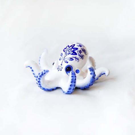 Polymer Clay Octopus, Clay Octopus, Painted Polymer Clay, Clay Magnets, Clay Diy Projects, Clay Crafts Air Dry, Keramik Design, Art And Craft Ideas, Polymer Clay Animals