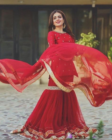 Sharara Designs Outfit, A Best Option To Give Stunning Look Intimate Wedding! Sumbal Iqbal, Shadi Dress, Gharara Designs, Orang India, Simple Dress Casual, Design Kurta, Sharara Designs, Nikah Dress, Anarkali Dresses