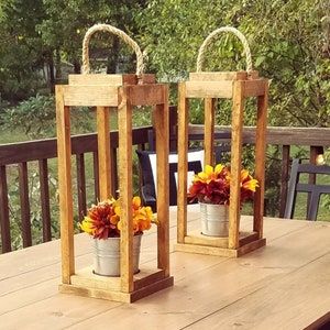 Rustic Wood Lanterns, Wood Lantern, Etsy Diy, Wooden Lanterns, Diy Lanterns, Diy Holz, Wood Glue, Rustic Diy, Diy Wood Projects