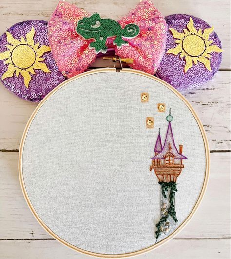 Tangled Embroidery Disney, Tangled Embroidery Design, Rapunzel Embroidery Patterns, Easy Disney Embroidery, Tangled Gifts Diy, Disney World Embroidery, Tangled Sun Embroidery, Embroidery Patterns Disney, Beauty And The Beast Embroidery