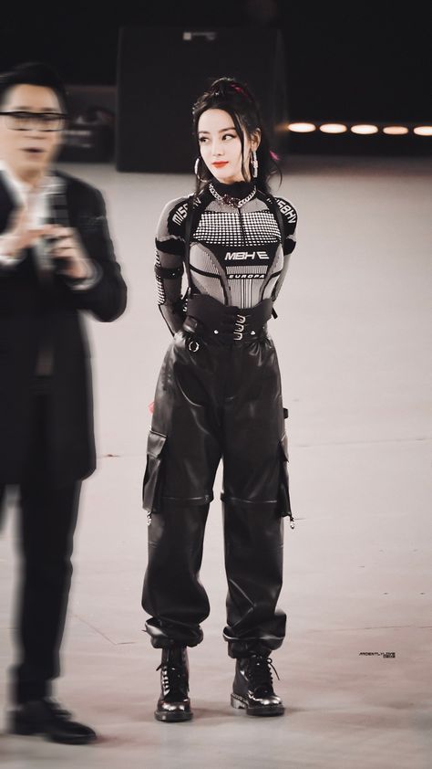 Sci Fi Core Outfit, Misbhv Outfit Kpop, Biker Core Outfit, Future Fashion Women, Weird Outfits, Biker Core, Hunger Games Outfits, Cyberpunk Streetwear, Techno Clothes