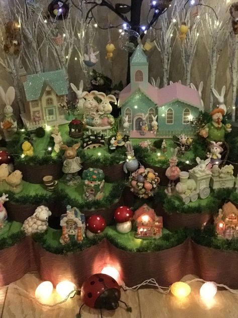 Easter Village Display Ideas, Diy Art Work, Easter Village, Easter Decorating Ideas, Miniature Village, Easter Spring Decor, Village Ideas, Easter Decorating, Village Display