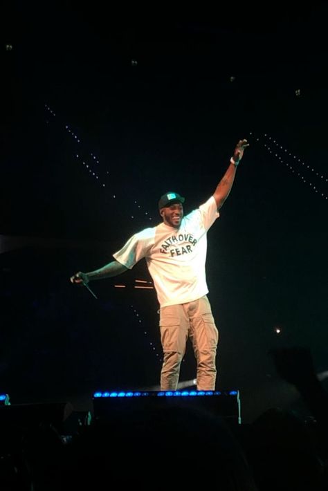 Lecrae at the EO Youth Day with a t-shirt which says faith over fear. Gospel Playlist Cover, Rap Spotify Playlist Cover, Room With Posters, Spotify Cover Ideas, Christian Music Playlist, Rap Playlist, Love God Love People, Dorm Room Posters, Hip Hop Girl