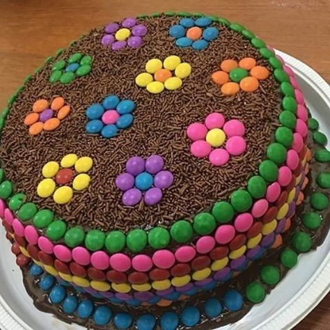 Chocolate Birthday Cake Kids, Chocolate Box Cake, Crumble Cake, Candy Cakes, Birthday Cake Chocolate, Easy Cake Decorating, Fun Cupcakes, Birthday Cake Decorating, Birthday Cake Kids