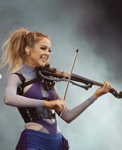 Lindsay Sterling, Lindsay Stirling, Women Guitarists, Lindsey Stirling Violin, Lindsey Sterling, Best Violinist, Design Fundamentals, Inktober 2024, Lindsey Stirling