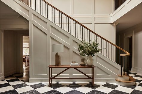 BEVERLY HILLS — DISC INTERIORS Old Money Interior Design, Old Money Interior, Disc Interiors, Foyer Flooring, Traditional Staircase, Entry Stairs, Entry Way Design, House Stairs, Staircase Design