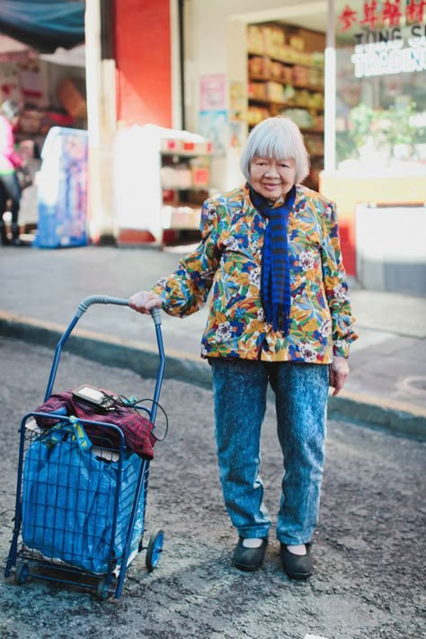 Chinese Grandma Fashion, Japanese Grandma Style, Asian Grandma Style, Stylish Grandma, Elderly Clothing, Cool Grandma, The Sartorialist, Grandma Fashion, Quirky Fashion