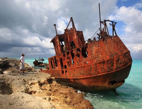 descărcare Bad Storms, Belize City, Abandoned Ships, Ghost Ship, Old Boats, Rocky Shore, World Geography, Abandoned Cars, Abandoned Buildings