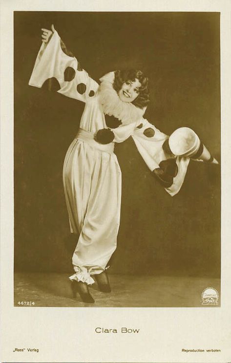 Pierrot Costume, Circus Aesthetic, Pierrot Clown, Clara Bow, Cute Clown, Vintage Clown, Clown Costume, Images Vintage, Foto Poses