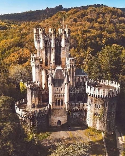 Abandoned House Aesthetic, European Castles, House Aesthetic, Abandoned Castles, Image Nature, Abandoned House, Castle House, Abandoned Mansions, Fantasy Places