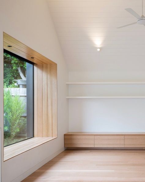 Baker Building Group on Instagram: “Tasmanian oak bench seat in the living room at Elsternwick. Architect: @hindleyandco @becseeddesign 📸: @gregelmsphoto” Box Window Seat, Modern Window Seat, Living Room Bench Seating, Modern Bay Window, Oak Bench Seat, Swedish Summer House, Japan House Design, Window Bench Seat, Window Seat Kitchen