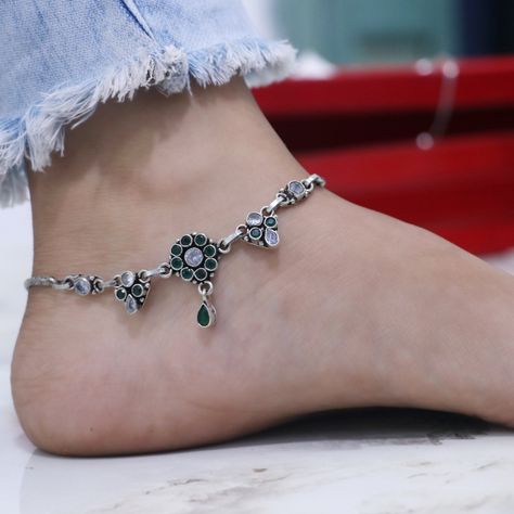 Feet Jewellery, Payal Silver, Payal Designs Silver, Anklet Design, Anklets Silver, Silver Anklets Designs, Silver Bracelet Designs, Small Earrings Gold, Beautiful Anklet