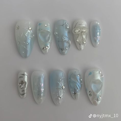 White Nails Nail Art, Nails Inspiration Blue And White, Cute Simple Nails Blue, Newjeans Nails Designs, Blue And Pearl Nails, Nail White And Blue, White Blue Nails Design, Cute Nail Ideas Blue, Light Blue White Nails