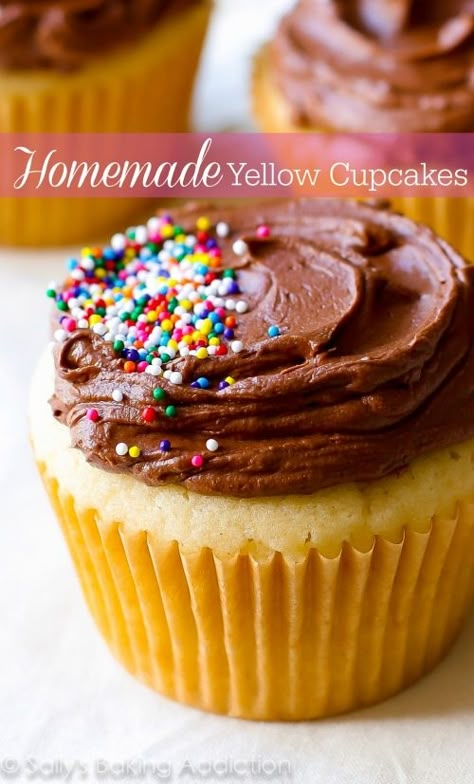 Cupcakes Funfetti, Milk Chocolate Frosting, Sallys Baking, Funfetti Cupcakes, Chocolate Cupcakes Moist, Yellow Cupcakes, Vanilla Cupcake Recipe, Sally's Baking, Köstliche Desserts