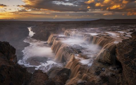 Tucked away on sacred Navajo land, this awe-inspiring Arizona natural wonder is a must-visit for anyone who loves waterfall hikes. Arizona Waterfalls, Magical Waterfall, Waterfall Hike, Grand Falls, Alpine Forest, Best Road Trips, Petrified Forest National Park, Arizona Hiking, Waterfall Hikes