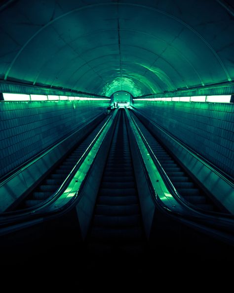 Deluxe Electric Mistress XO (Analog Flanger) Stairs Pictures, Subway Tunnel, Hd Dark Wallpapers, Atlanta United, Stair Decor, Plant Wallpaper, Neon Wallpaper, Photoshop Photos, Street Fashion Photography