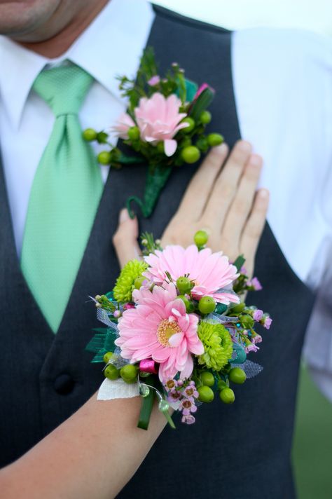 Beautiful Corsages Prom, Corsage With Green Dress, Unique Corsages For Prom, Corsage And Boutonniere Set Prom, Homecoming Corsage And Boutonniere, Corsages For Prom, Prom Corsage Ideas, Wrist Courage For Prom, Unique Prom Corsage Ideas